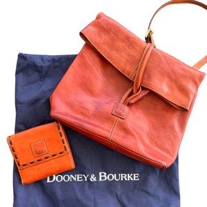 VINTAGE DOONEY & BOURKE FLORENTINE TOGGLE
LEATHER CROSSBODY BAG AND WALLET